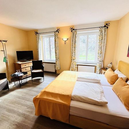 Mosel-Landhaus Hotel Oster Ediger-Eller Exteriör bild