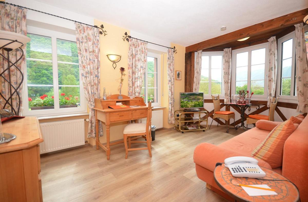 Mosel-Landhaus Hotel Oster Ediger-Eller Exteriör bild
