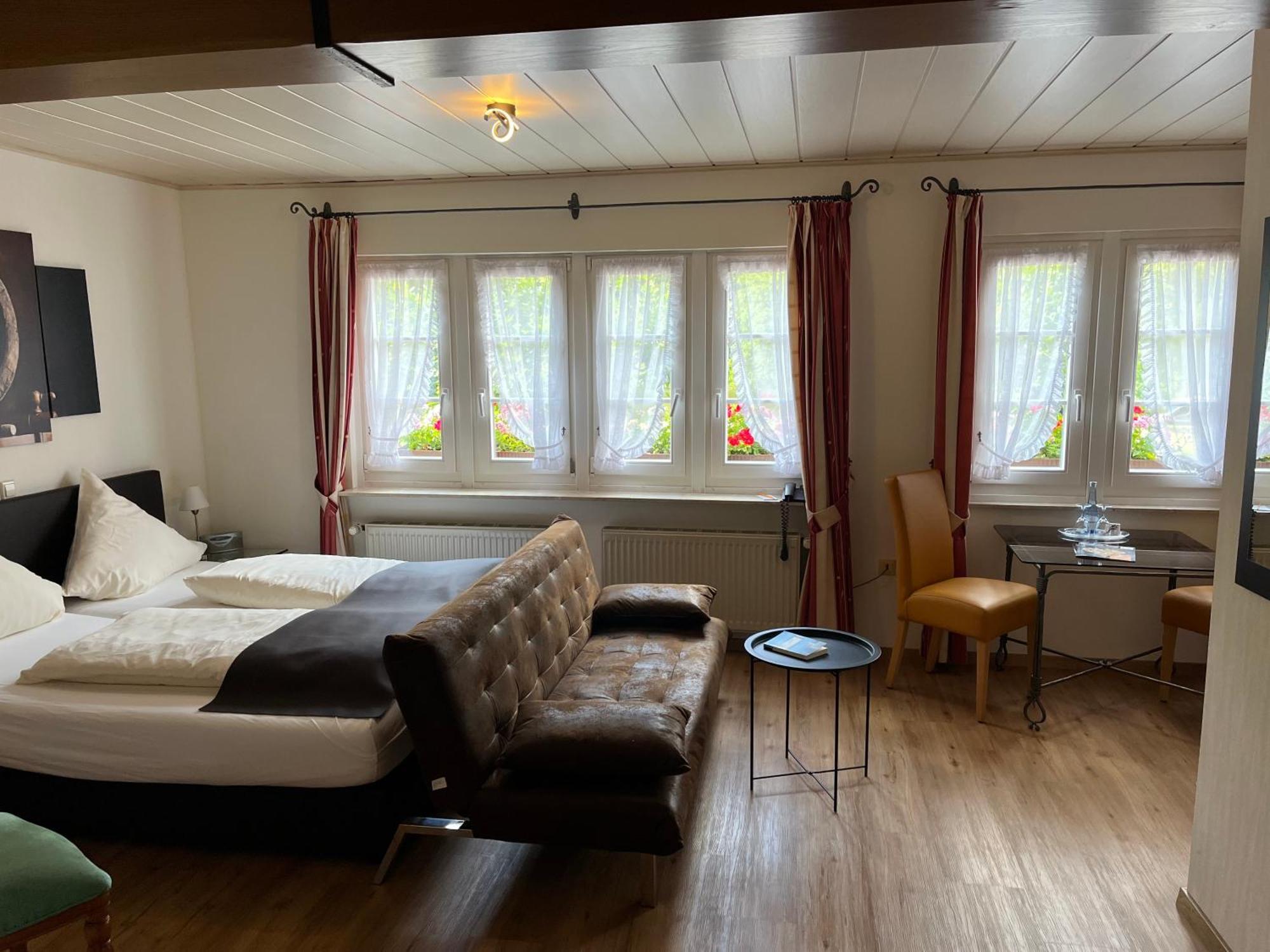 Mosel-Landhaus Hotel Oster Ediger-Eller Exteriör bild