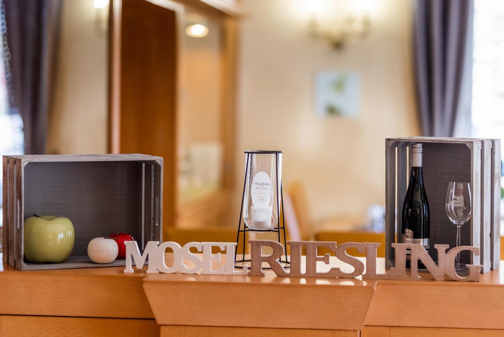 Mosel-Landhaus Hotel Oster Ediger-Eller Exteriör bild